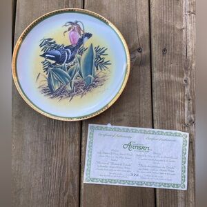 decorative Plate. The artisan collection "Provincial Flowers of Canada with bird